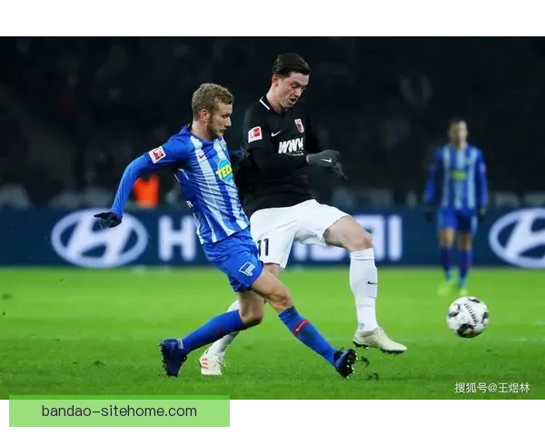 德累斯顿与赫塔球迷互掷烟火引发冲突 比赛中断20分钟局势紧张